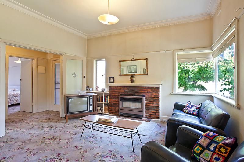 64 Magdala Avenue, STRATHMORE VIC 3041, Image 2