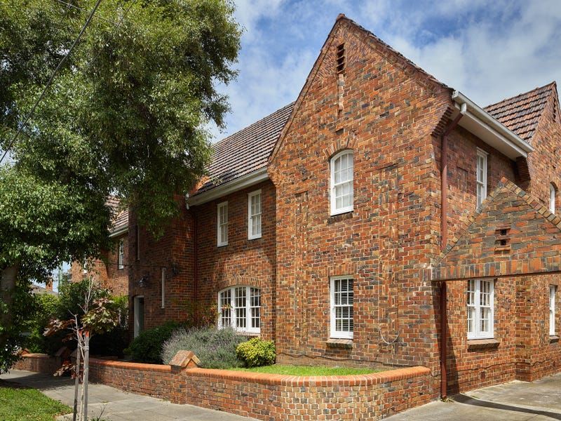 2 bedrooms Apartment / Unit / Flat in 2/2 Palm Court ST KILDA EAST VIC, 3183