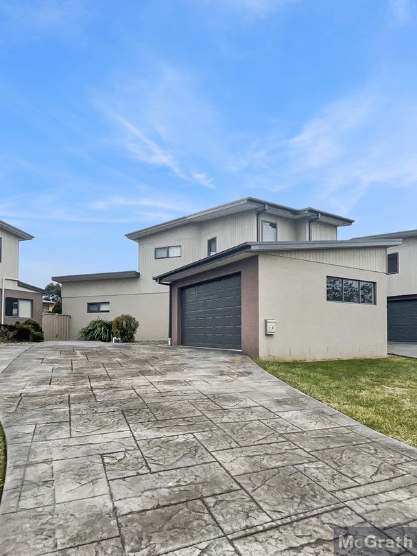 3 bedrooms House in 2/4 Gungarlin Street BERRIDALE NSW, 2628