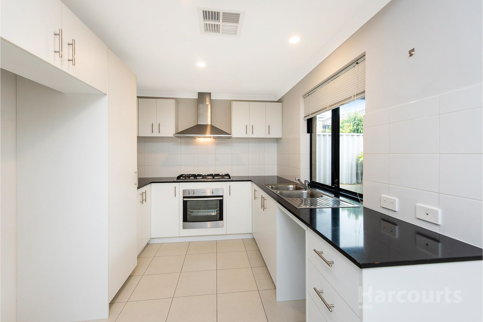 2/4 Skipper Crescent, Success WA 6164, Image 2