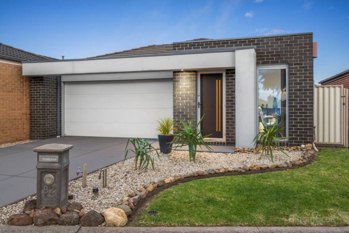 3 bedrooms House in 82 Henry Road PAKENHAM VIC, 3810