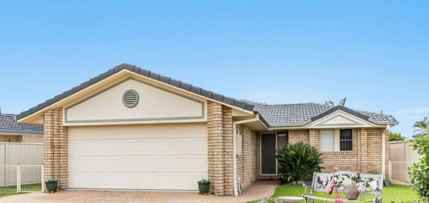 3 bedrooms House in 2/1 Bayview Drive YAMBA NSW, 2464