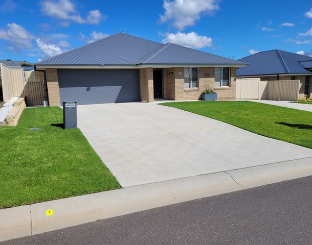 19 Basalt Way, Kelso NSW 2795