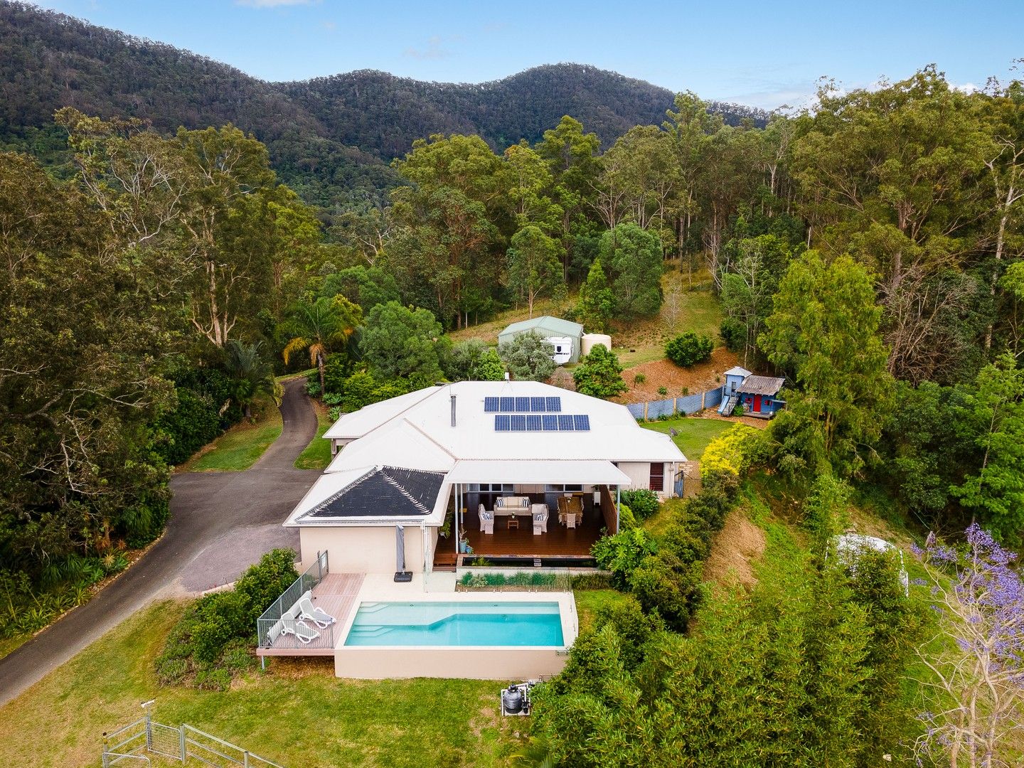 5 bedrooms House in 234 Basin Road SAMSONVALE QLD, 4520