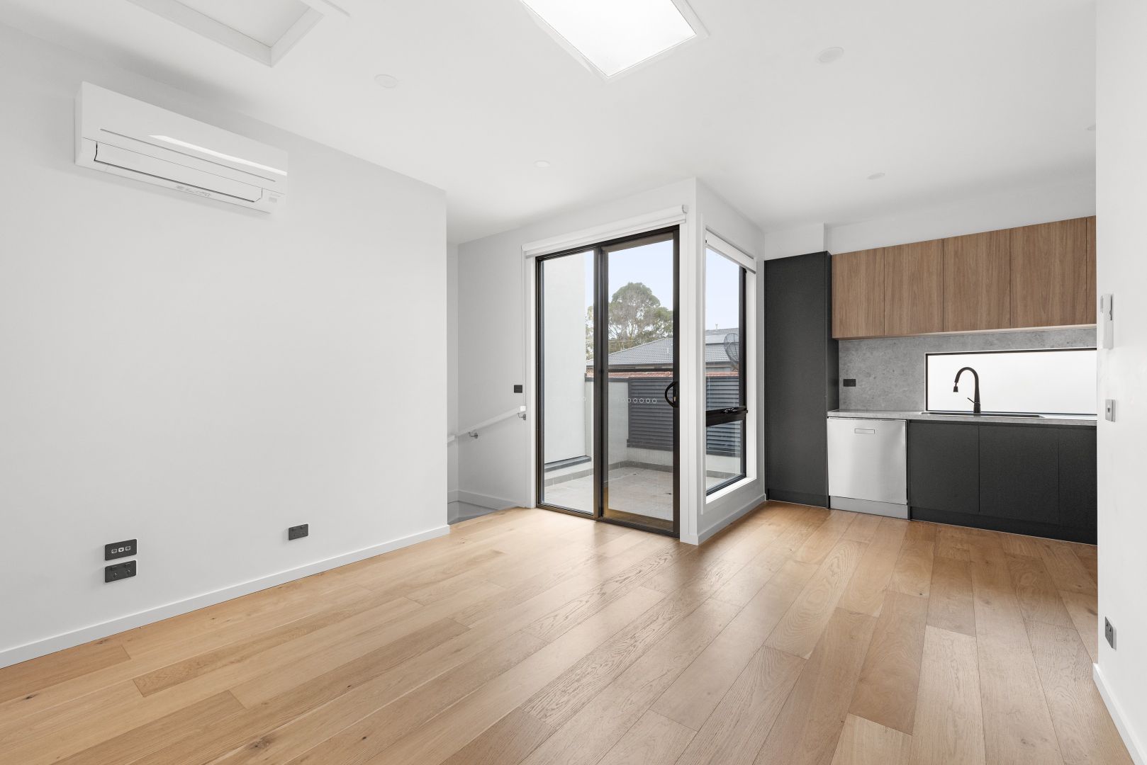 3/697 High Street Road, Glen Waverley VIC 3150 Apartment For Rent