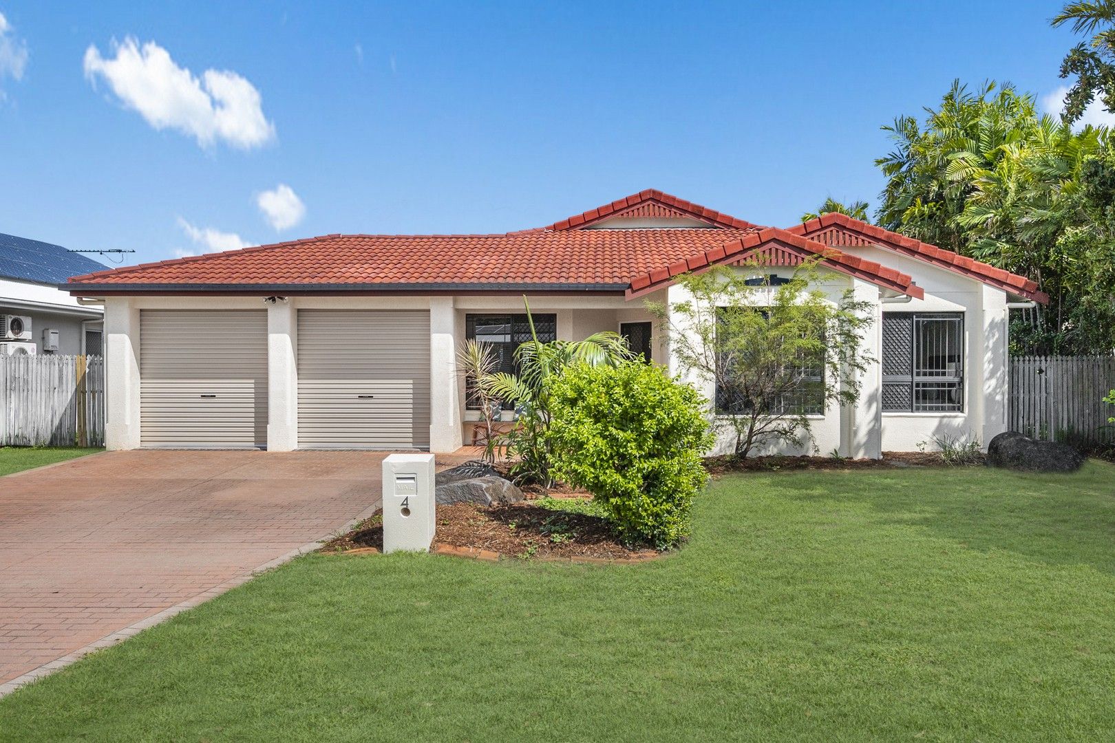 4 bedrooms House in 4 Sutherland Street ANNANDALE QLD, 4814