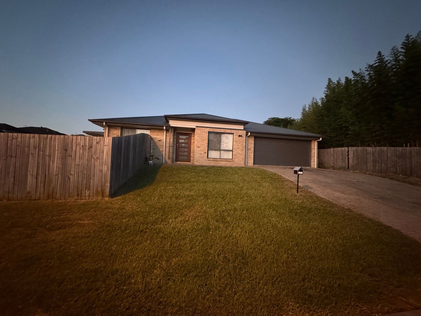 3 bedrooms House in  HILLCREST QLD, 4118