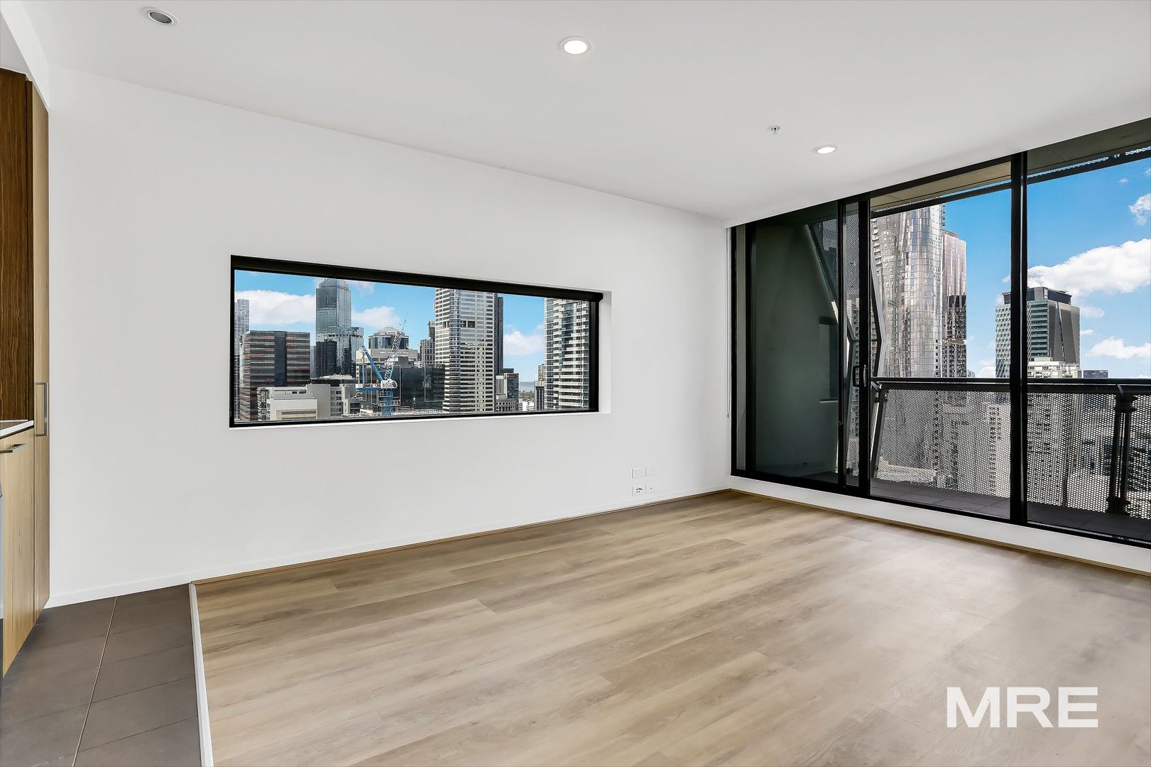 2 bedrooms Apartment / Unit / Flat in 2709/350 William Street MELBOURNE VIC, 3000