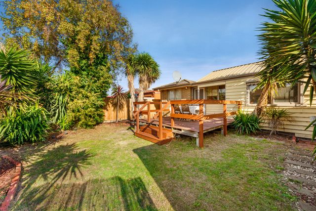 4 bedrooms House in 16 Silvan Street OAKLEIGH SOUTH VIC, 3167
