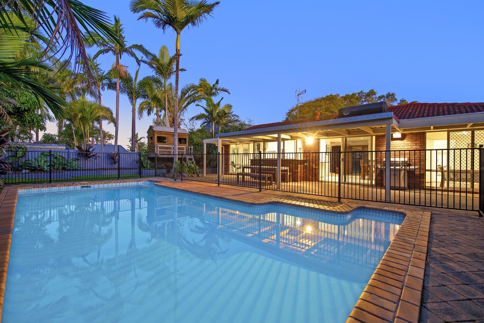 5 Barrier Reef Drive, Mermaid Waters Property History & Address