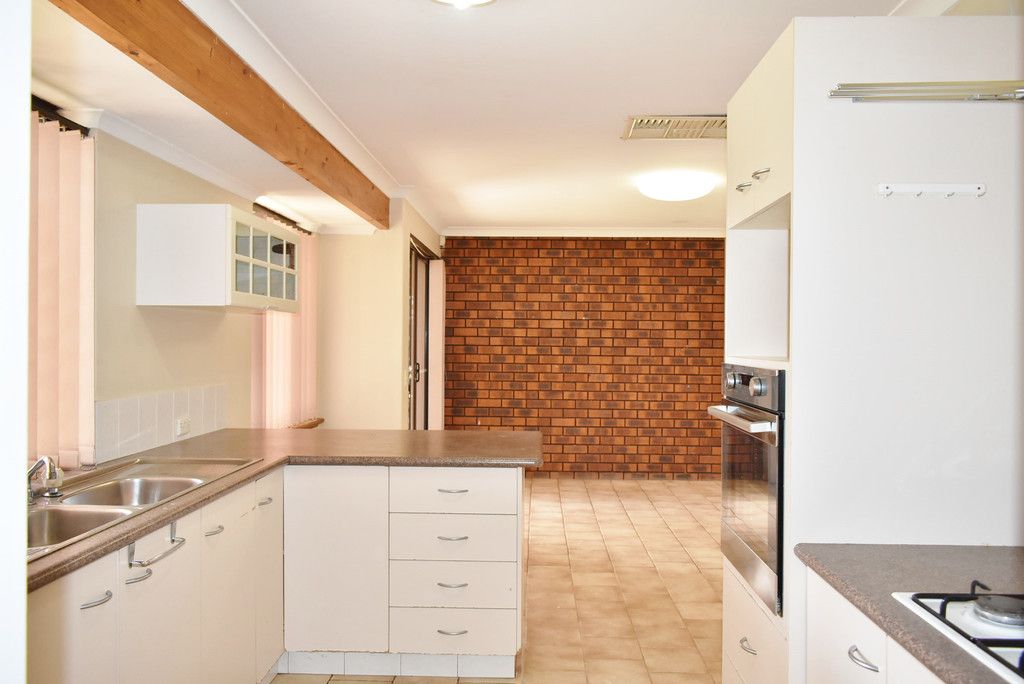 3 bedrooms House in 16 Ullswater Place BALGA WA, 6061