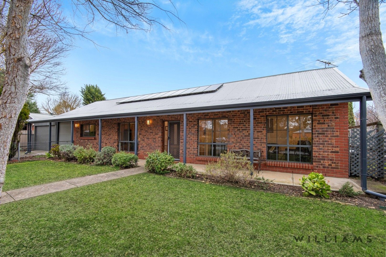 2 bedrooms House in 13 Oakwood Road OAKBANK SA, 5243