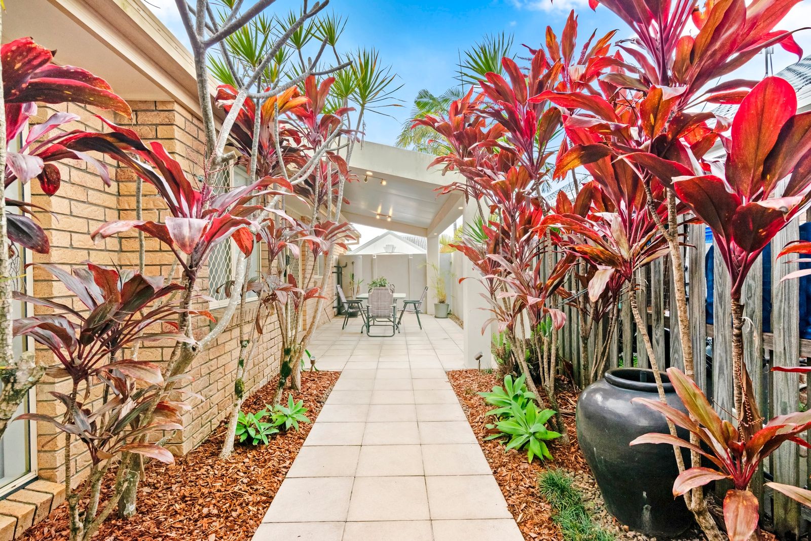 1/24 Waterdown Drive, Elanora QLD 4221, Image 2