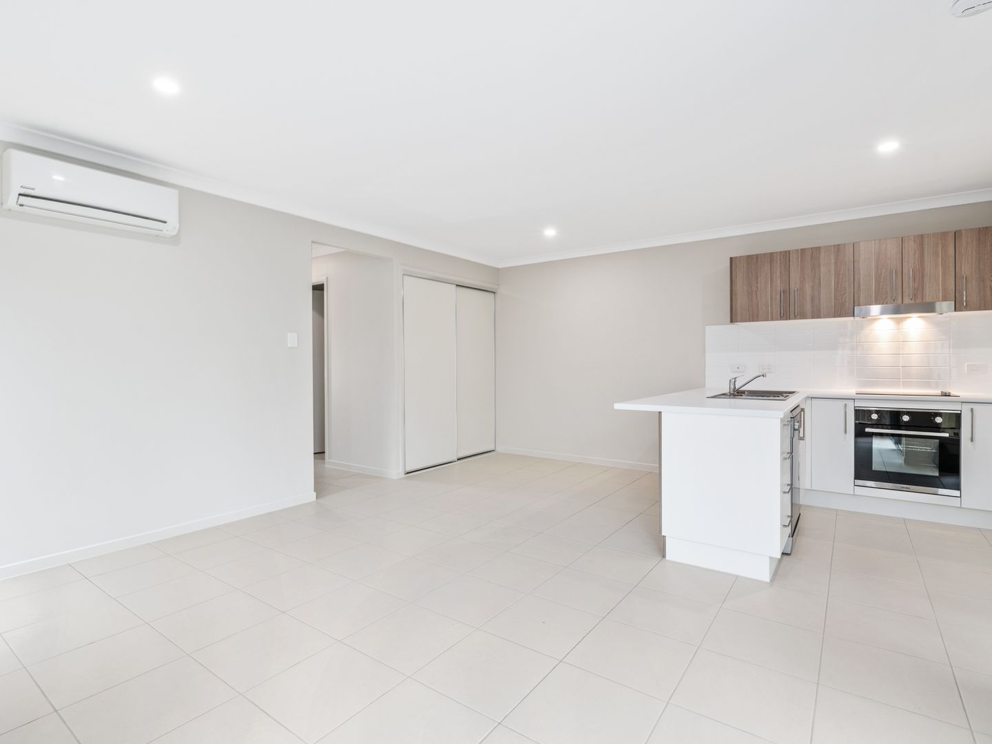 1/54 Miamax Place, Logan Reserve QLD 4133, Image 2