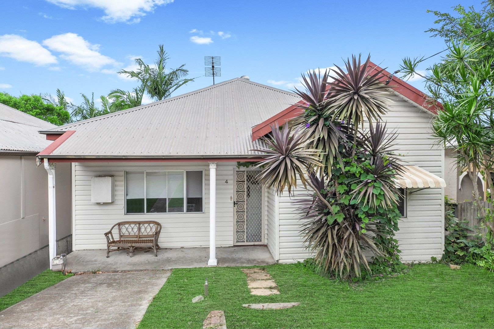 4 Queens Rd, Tighes Hill NSW 2297, Image 1