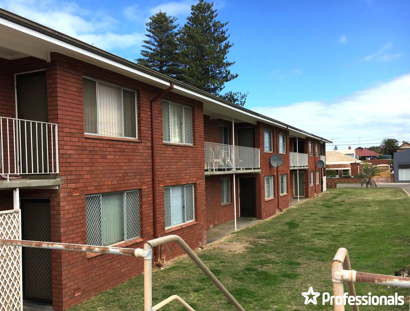 1 bedrooms Apartment / Unit / Flat in 4/143 Fitzgerald Street GERALDTON WA, 6530