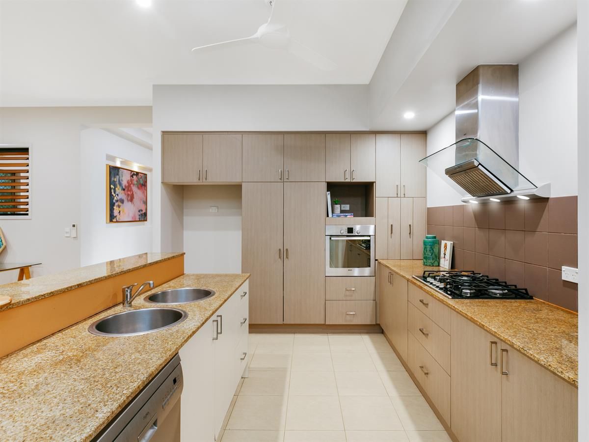 4 bedrooms House in 7 Hughes Close REDLYNCH QLD, 4870