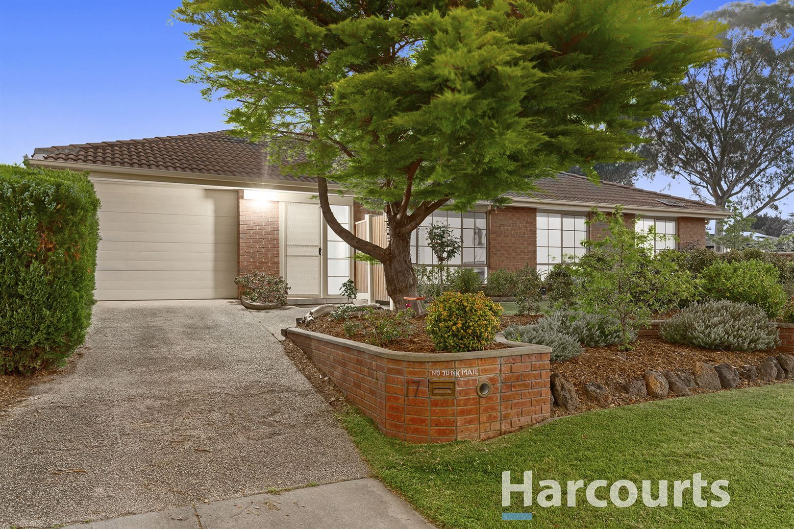 17 Fairlawn Place, Bayswater VIC 3153, Image 0