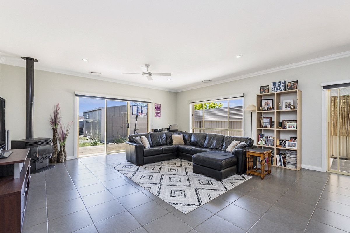 27 Lord Street, Hamilton VIC 3300, Image 2