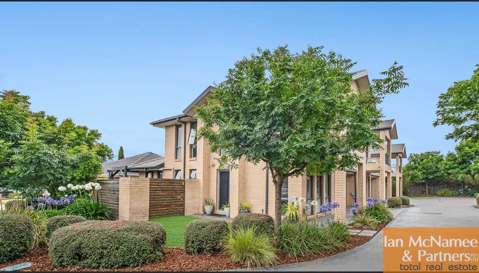 3 bedrooms Townhouse in 1/11-13 Hutchison Circuit QUEANBEYAN WEST NSW, 2620