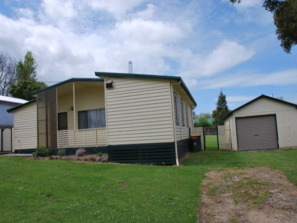 25 Dutton Street, Toora VIC 3962