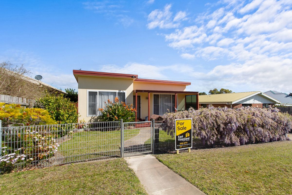 2 bedrooms House in 13 Mist Street LAKES ENTRANCE VIC, 3909