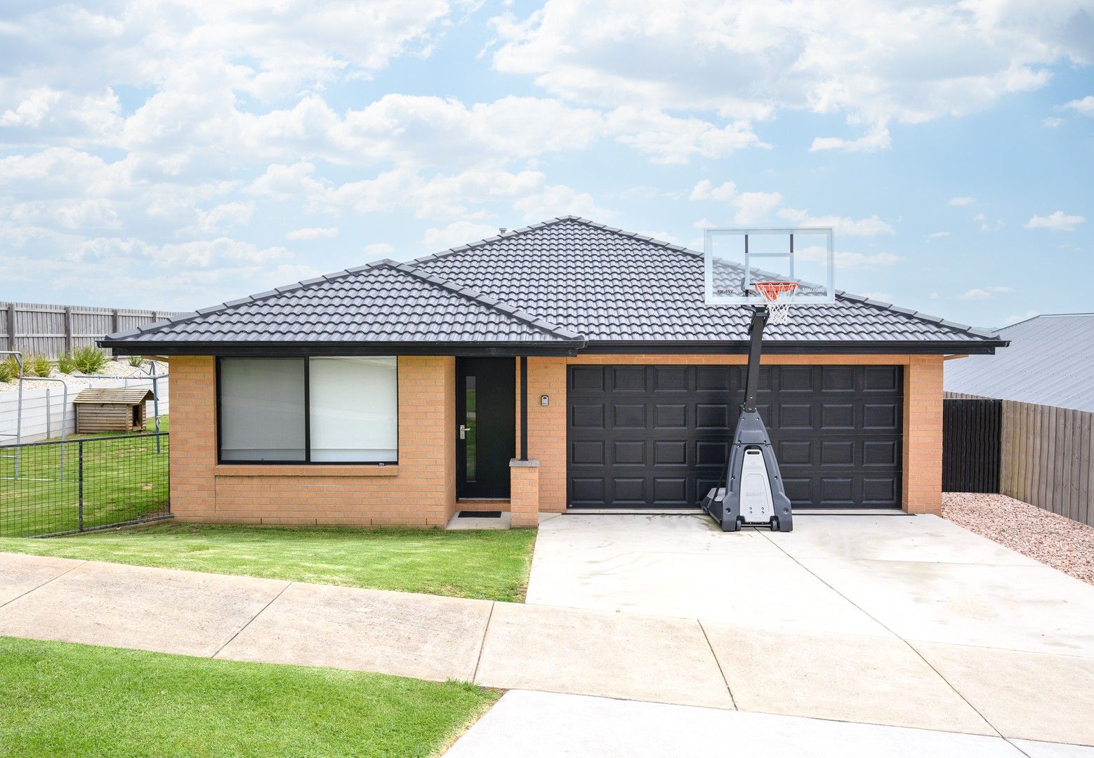 4 bedrooms House in 11 Deverell Way WARRNAMBOOL VIC, 3280