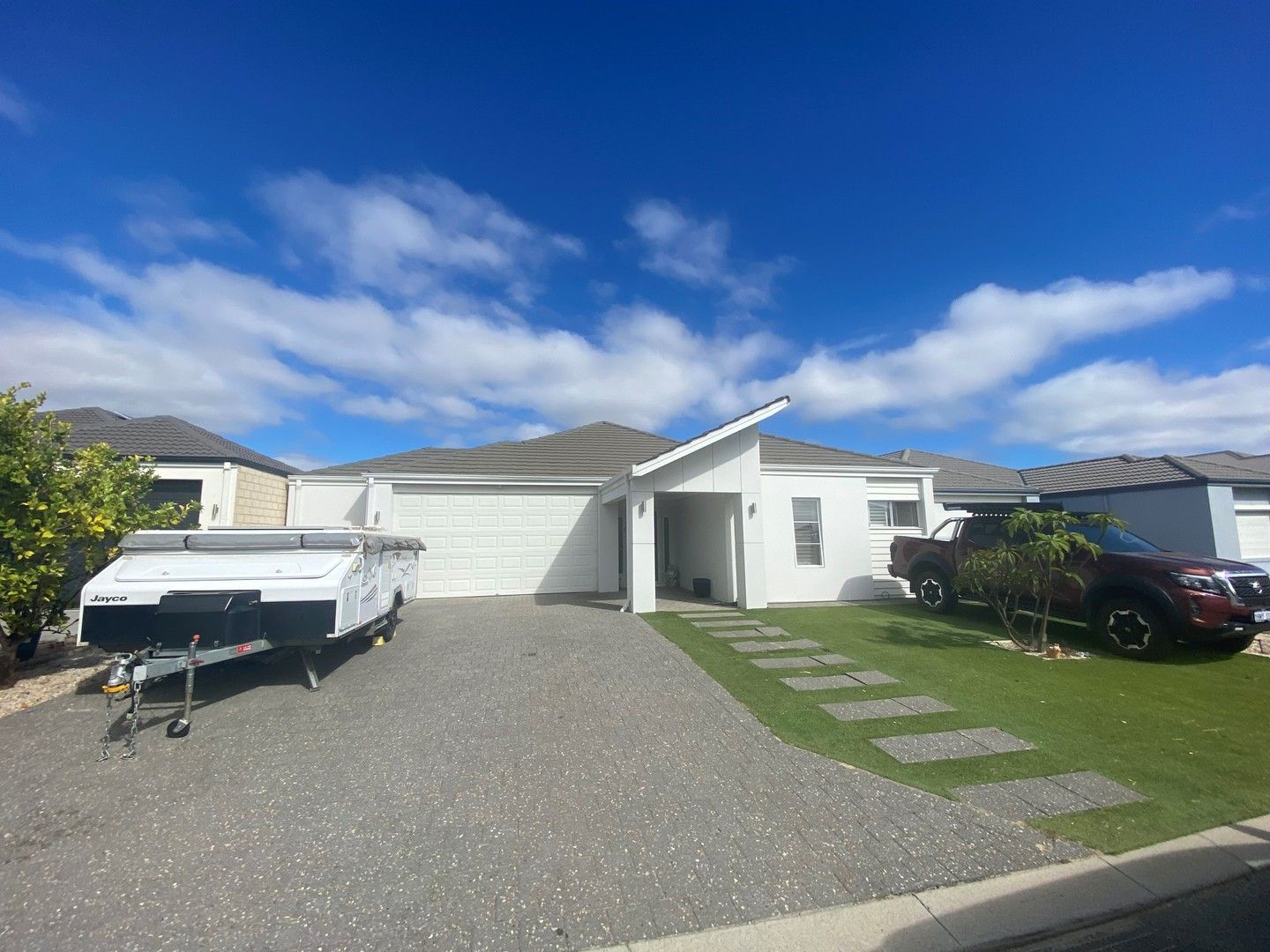 4 bedrooms House in 9 Flindell Avenue CAVERSHAM WA, 6055