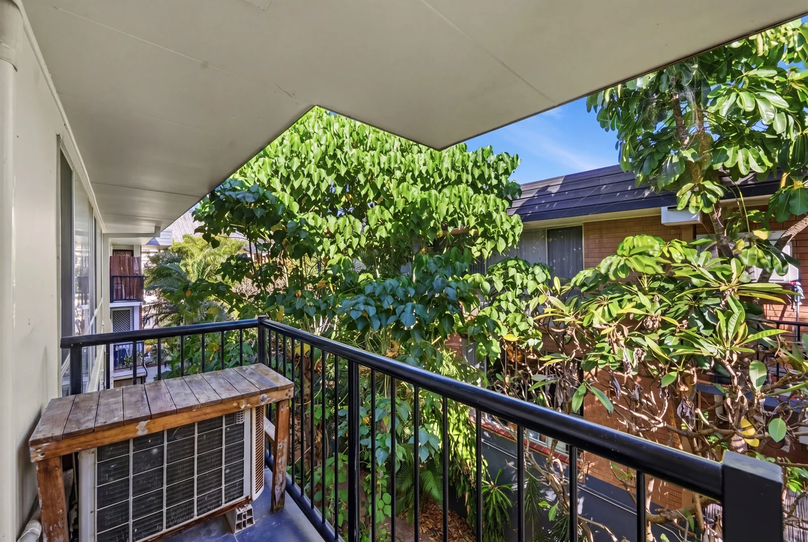 Additional image 14 of 4/17 Darrambal Street, Chevron Island QLD 4217