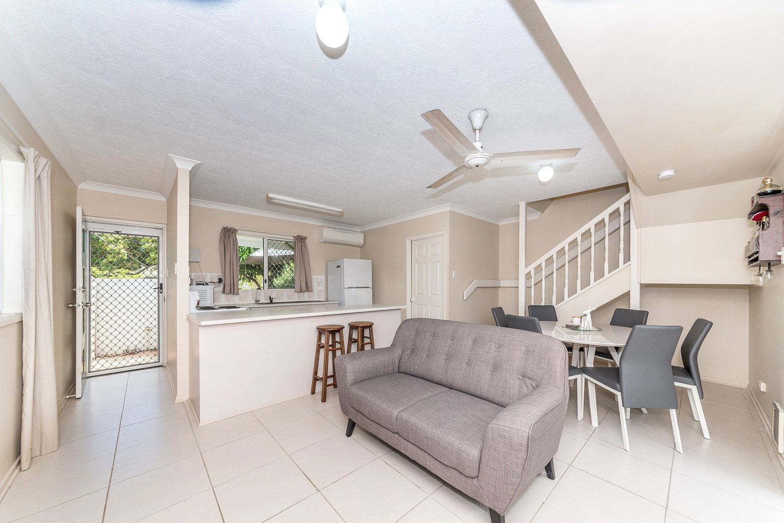 2 bedrooms Townhouse in 1/94 First Avenue RAILWAY ESTATE QLD, 4810