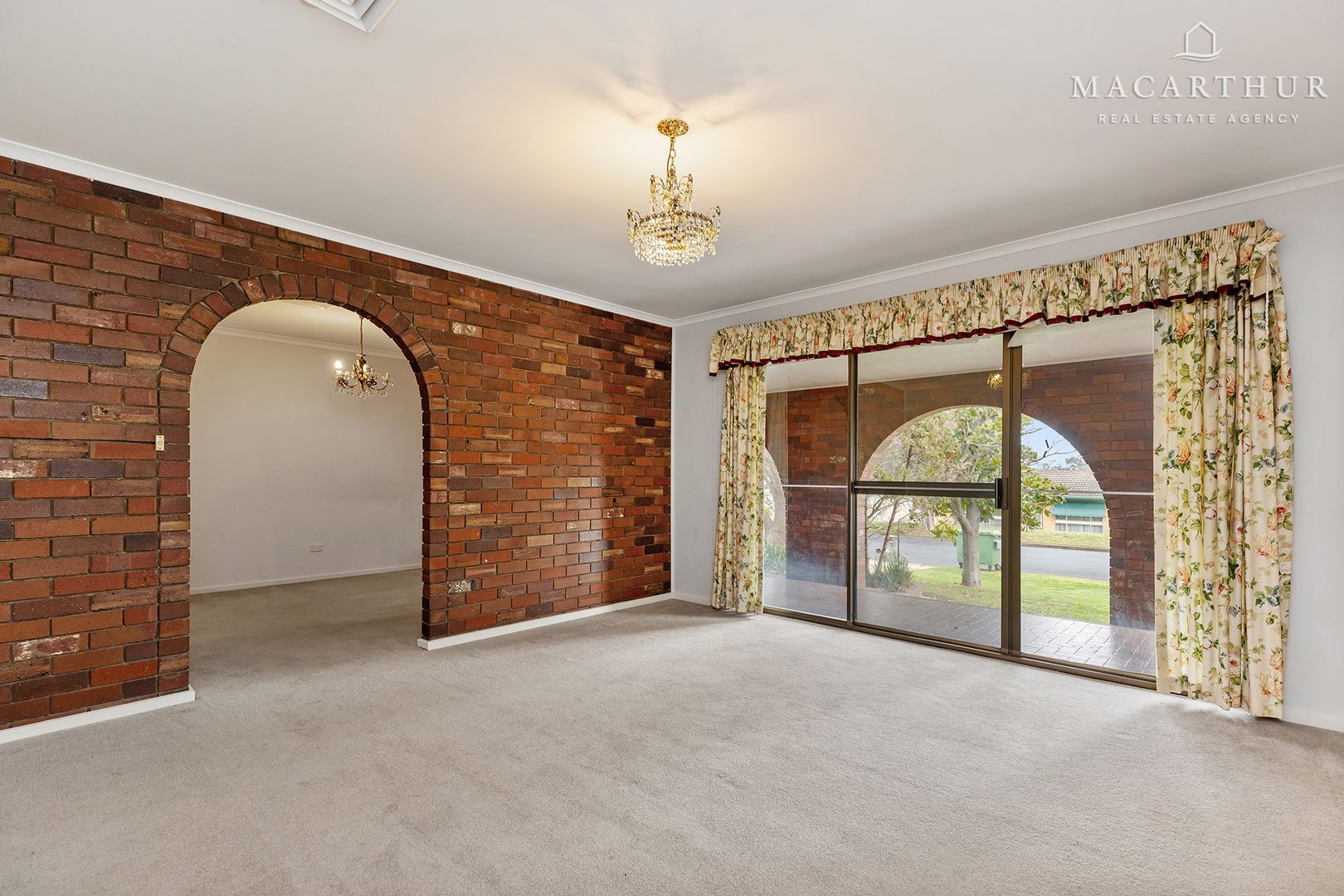 33 Mallory Street, Ashmont NSW 2650, Image 1