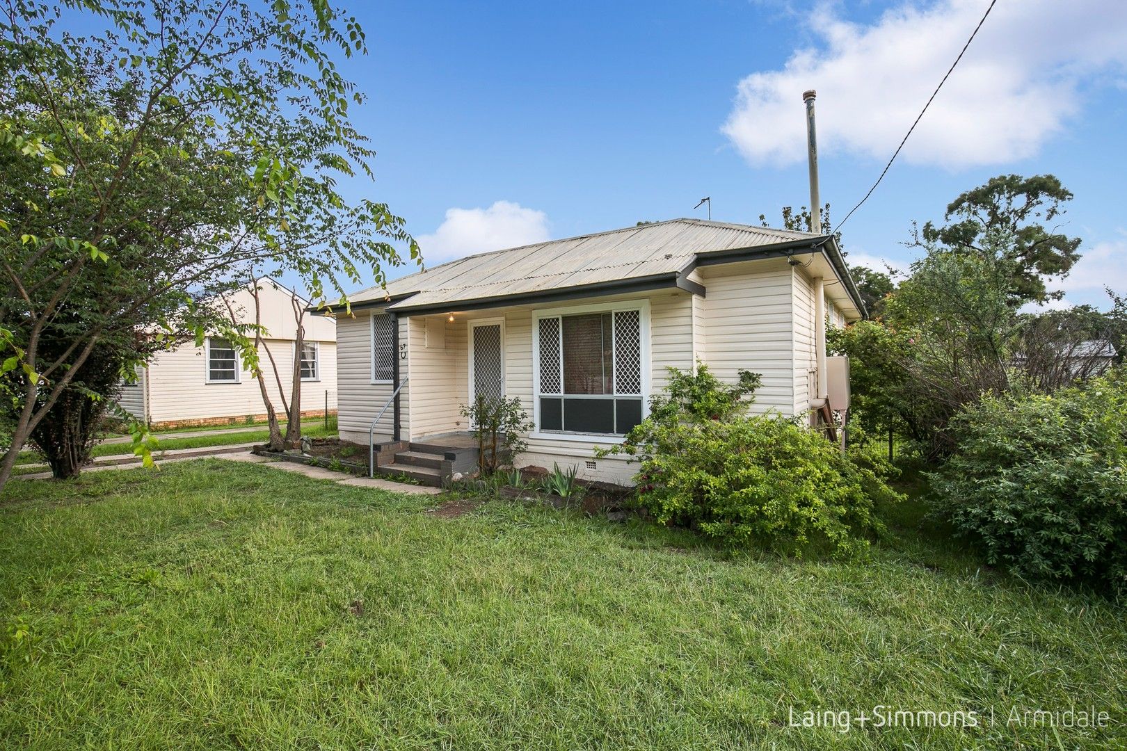 2 bedrooms House in 67 Brown Street ARMIDALE NSW, 2350