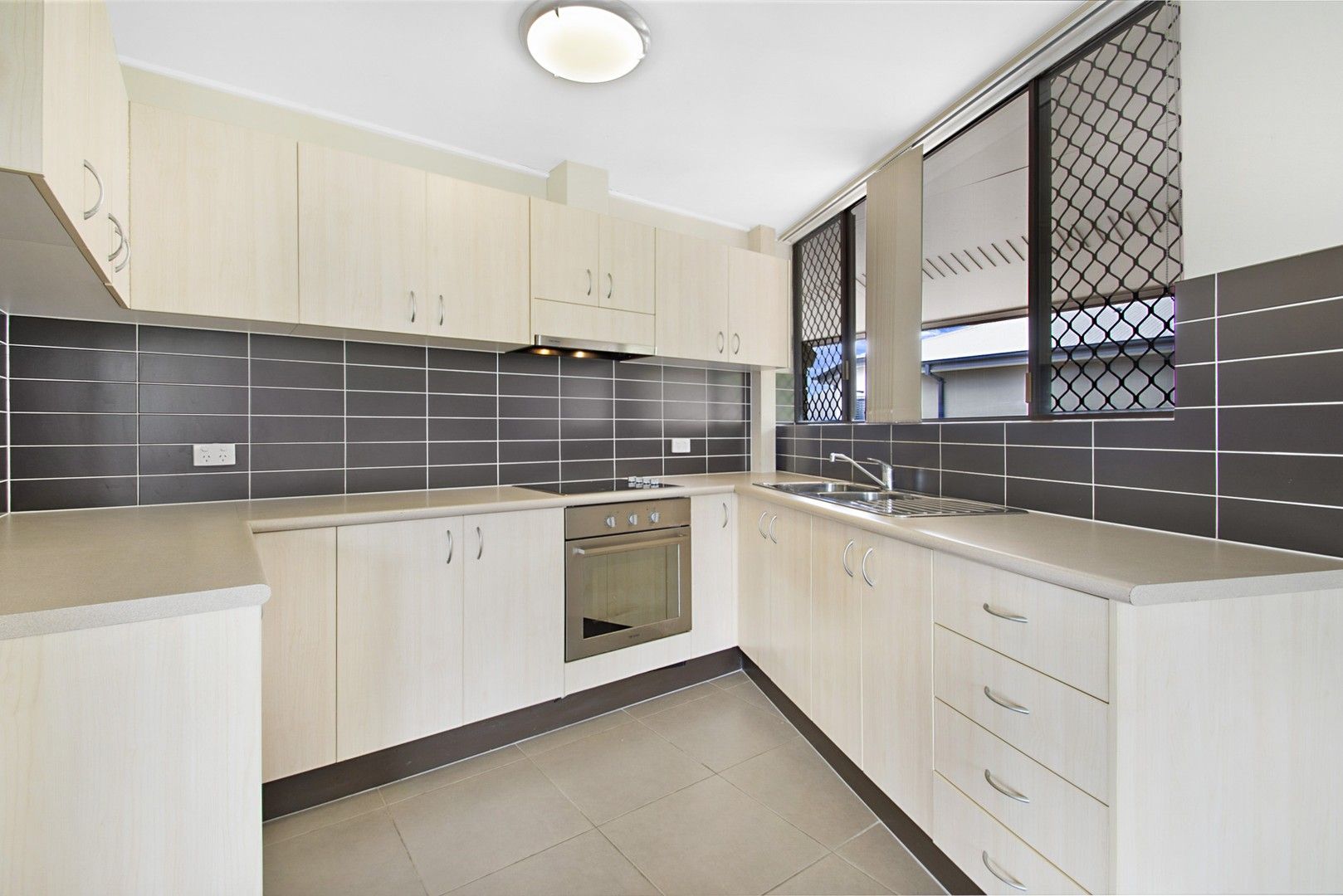 2 bedrooms Apartment / Unit / Flat in 8/15 Musgrave Road INDOOROOPILLY QLD, 4068