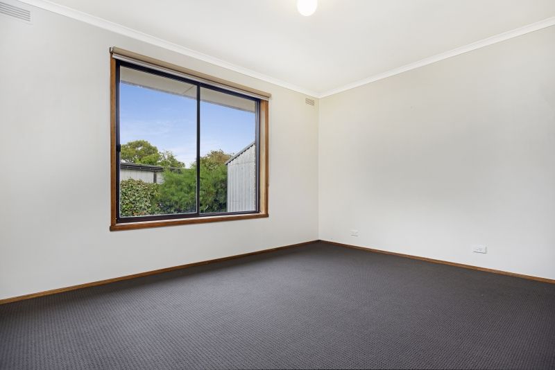 4 Hocking Avenue, Mount Clear VIC 3350, Image 1