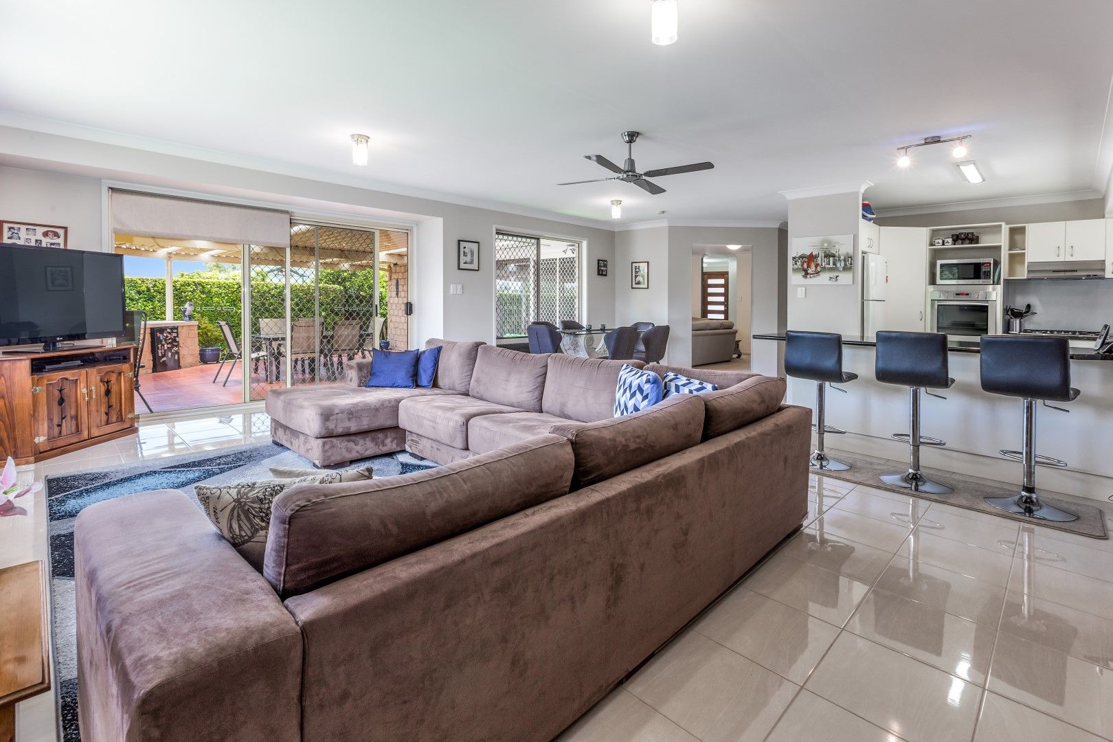 1 Terranora Place, Forest Lake QLD 4078, Image 2