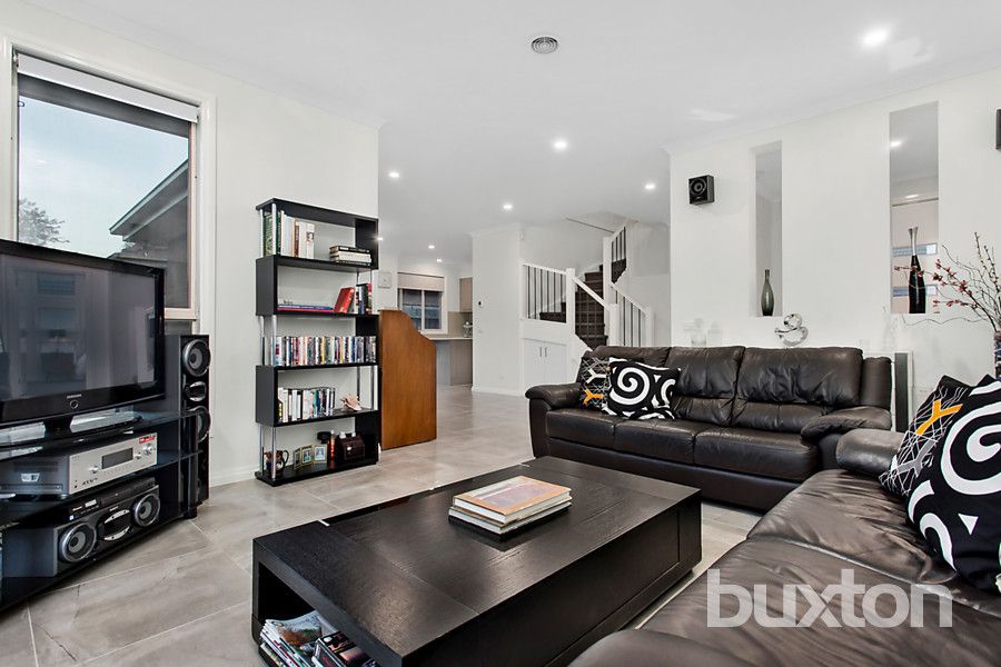 2/5 Ward Avenue, Oakleigh South VIC 3167, Image 1