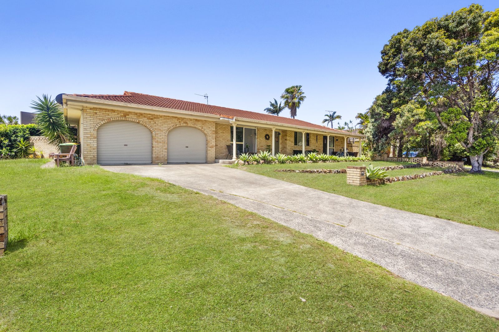 15 Omao Avenue, Burleigh Waters QLD 4220, Image 2