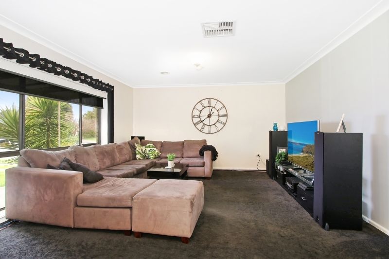 465 Danes St, Lavington NSW 2641, Image 2