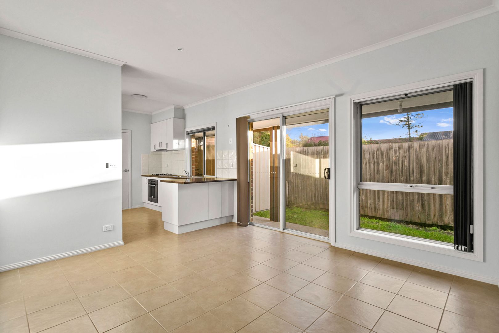 2/27 Cricklewood Avenue, Frankston VIC 3199, Image 2