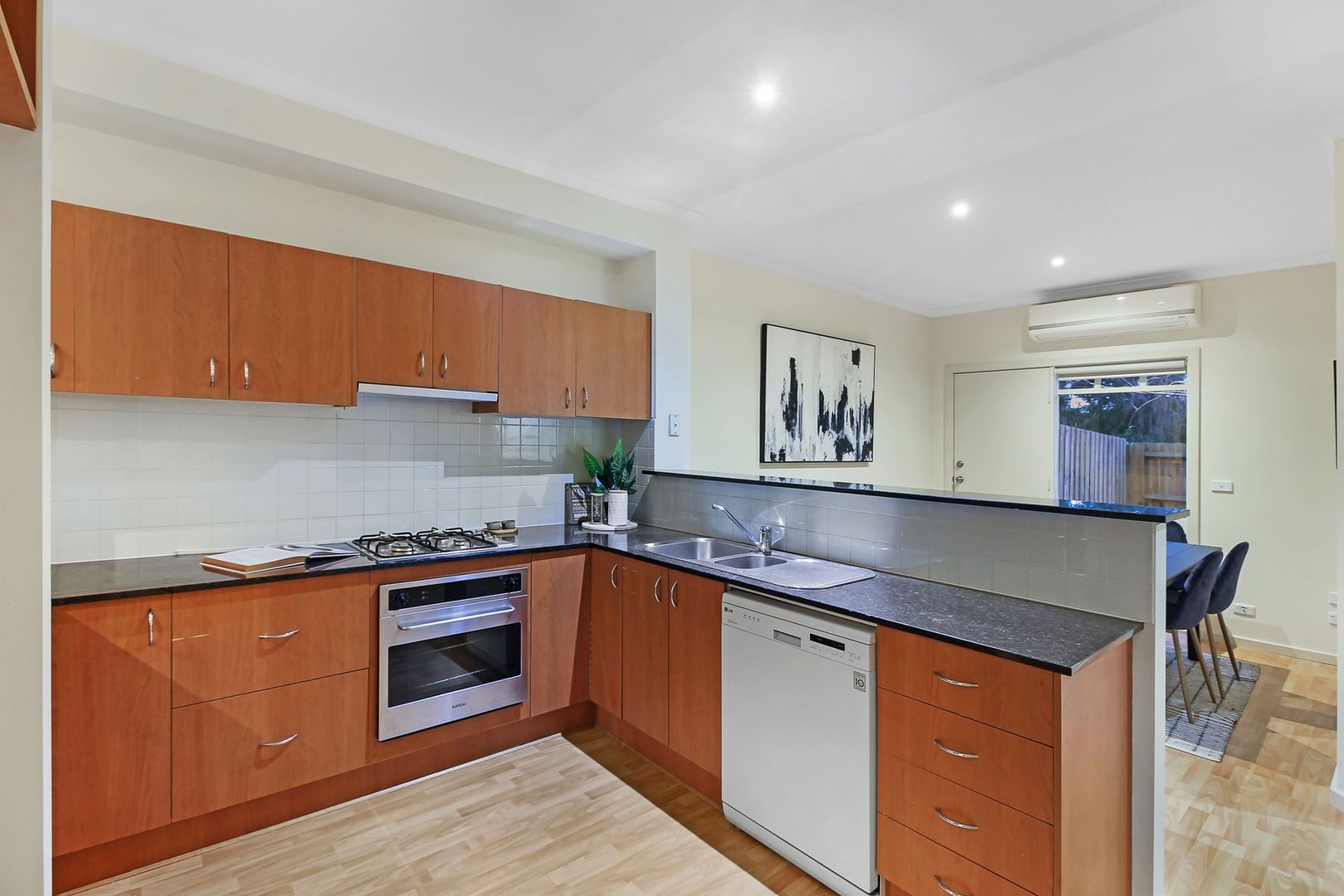 11/19 Sovereign Place, Wantirna South VIC 3152, Image 2