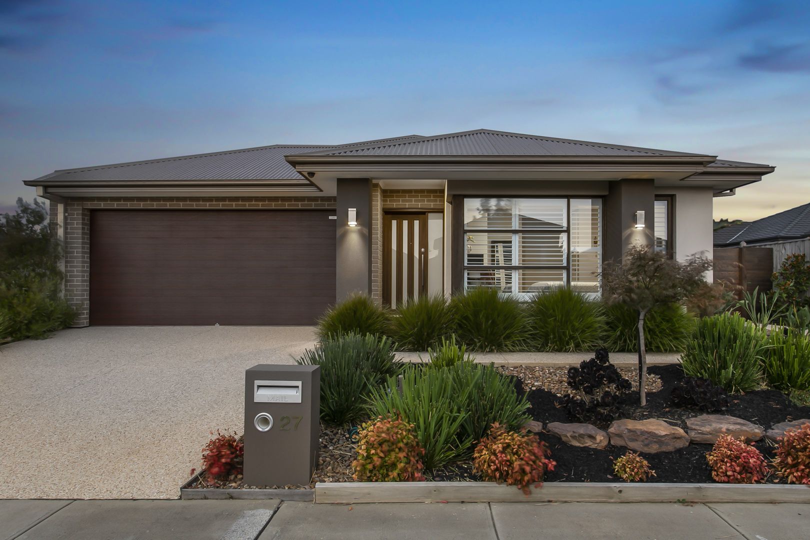 27 Riverstone Boulevard, Clyde North Property History & Address