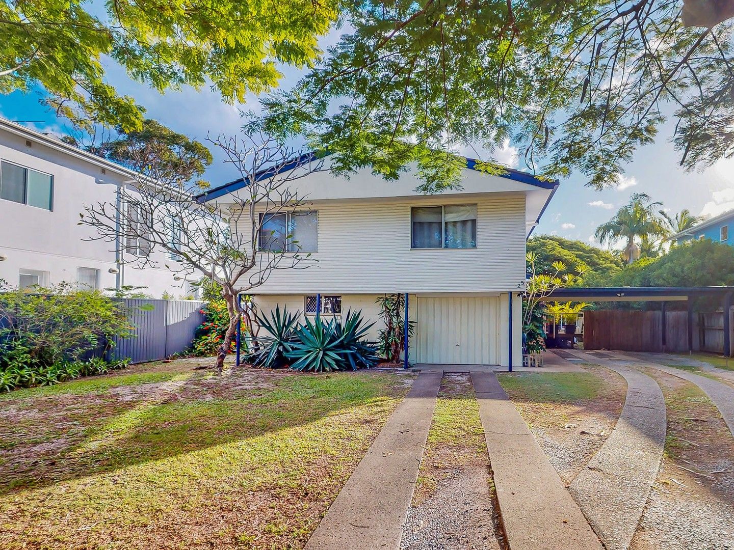 3 bedrooms House in 25 Acanthus Avenue BURLEIGH HEADS QLD, 4220