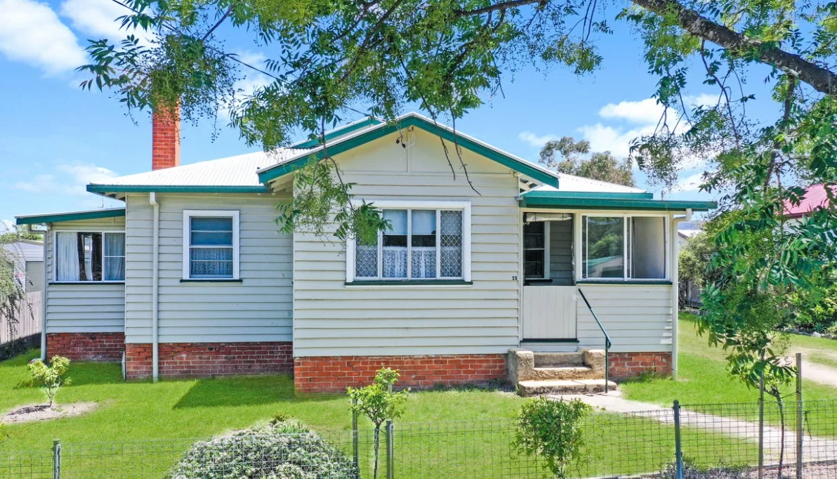 25 Molesworth Street, Tenterfield NSW 2372