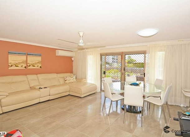 2/383 Esplanade , Torquay QLD 4655