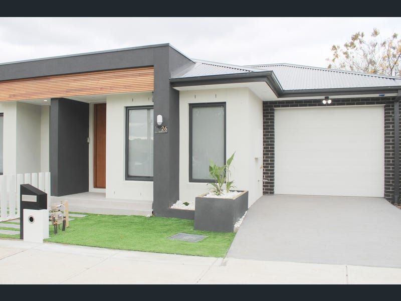 3 bedrooms House in 26 Lyndhurst Road GLADSTONE PARK VIC, 3043