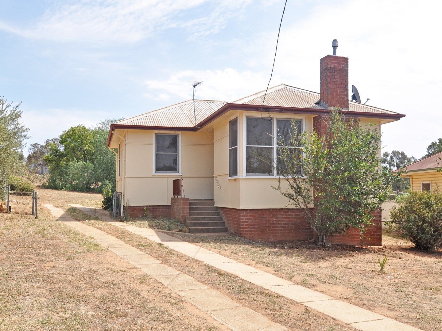 2 bedrooms House in 11 Robert Street JUNEE NSW, 2663