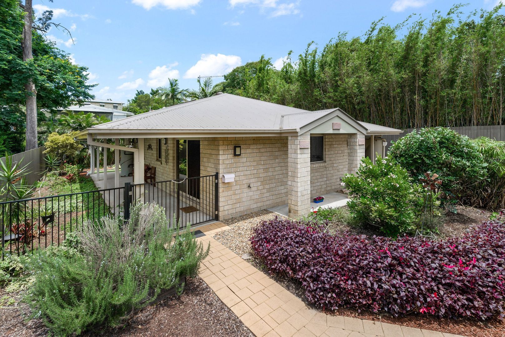 2 bedrooms House in 19 Greenlanes Road Back House ASHGROVE QLD, 4060