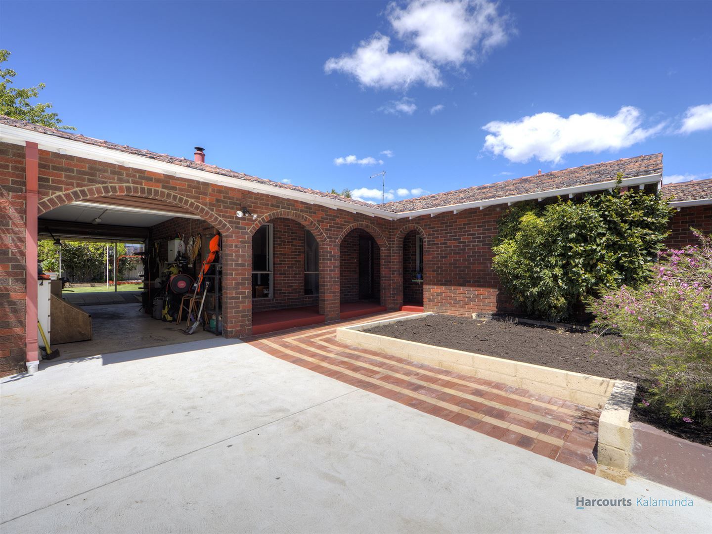 63 Sampson Road, Lesmurdie WA 6076, Image 2