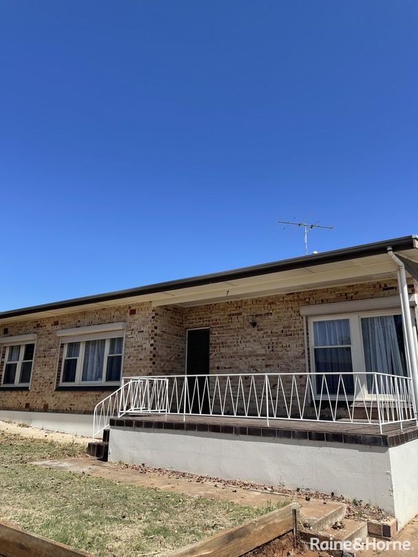 7 Leslie Street, Murray Bridge SA 5253 House For Rent 390 Domain