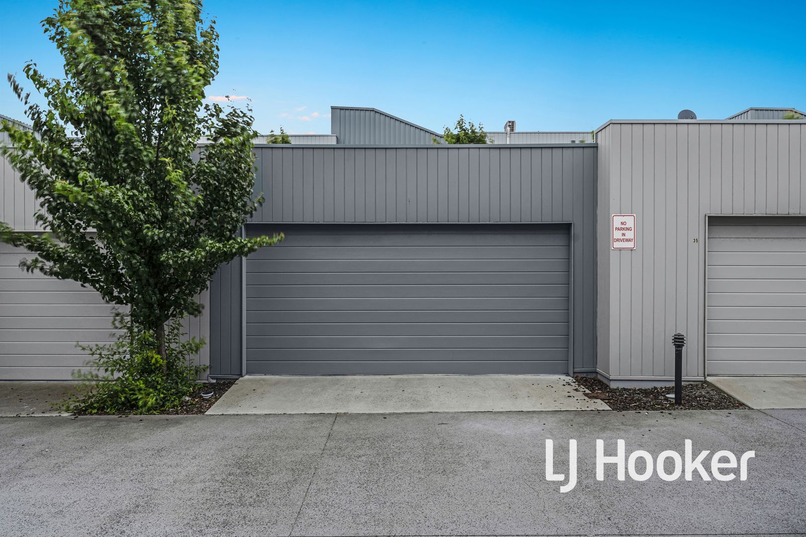 37 Villagers Street, Cranbourne East VIC 3977, Image 2